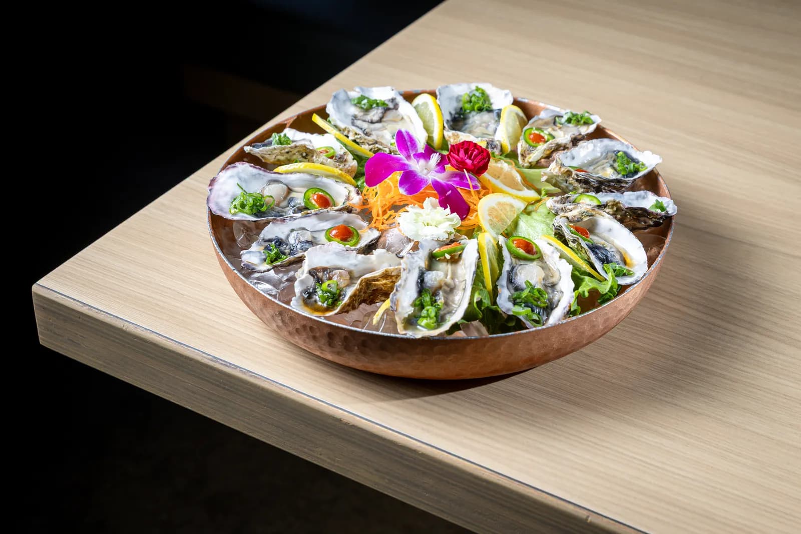 Fresh oysters platter